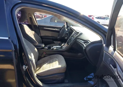 2016 Ford Fusion S z USA, uszkodzony, nr VIN 3FA6P0G77GR232409